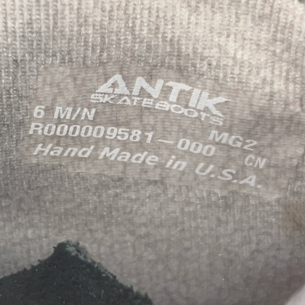 Antik Black and White Professional Men's Roller Skate - Classic Mid -Top - Picture 2 of 8